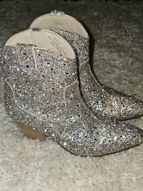 Bravo Sparkly Rhinestone Western Booties Women’s Size 7 Chunky Heel Cowboy Boots